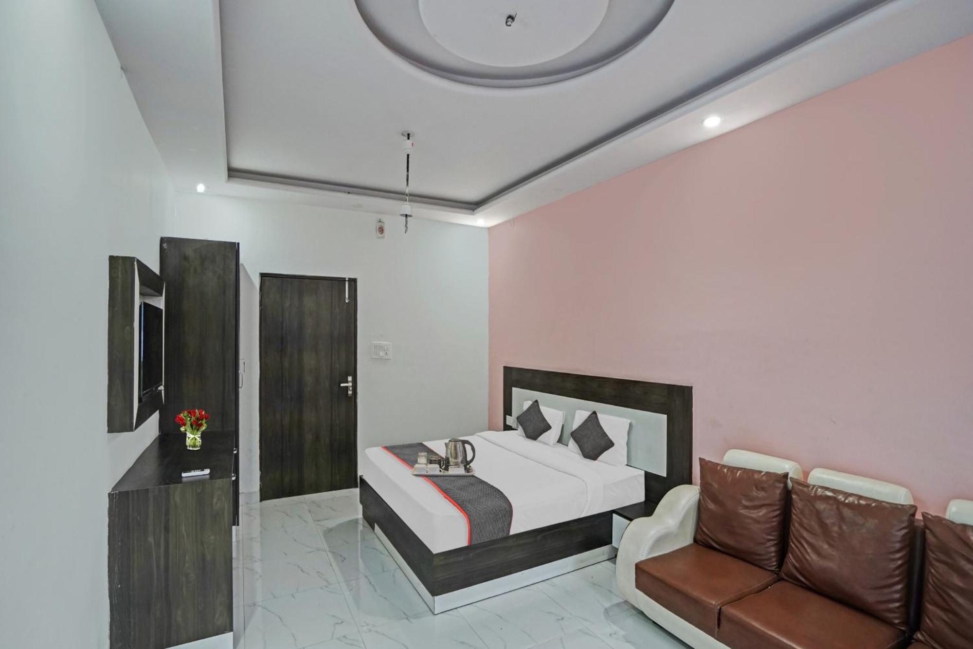 Collection O Rajvanshi Paradise คูร์เคาน์ ภายนอก รูปภาพ