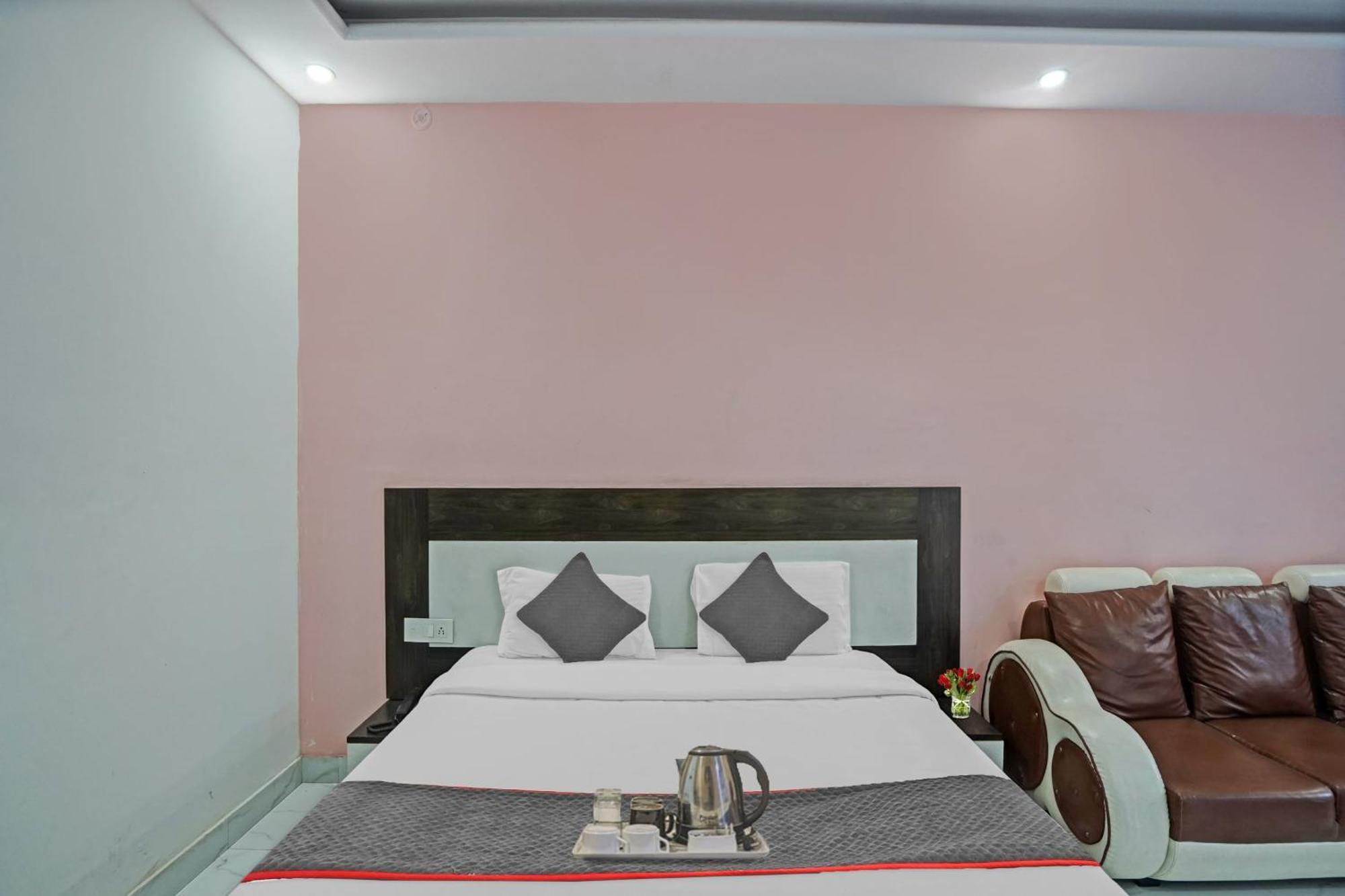 Collection O Rajvanshi Paradise คูร์เคาน์ ภายนอก รูปภาพ