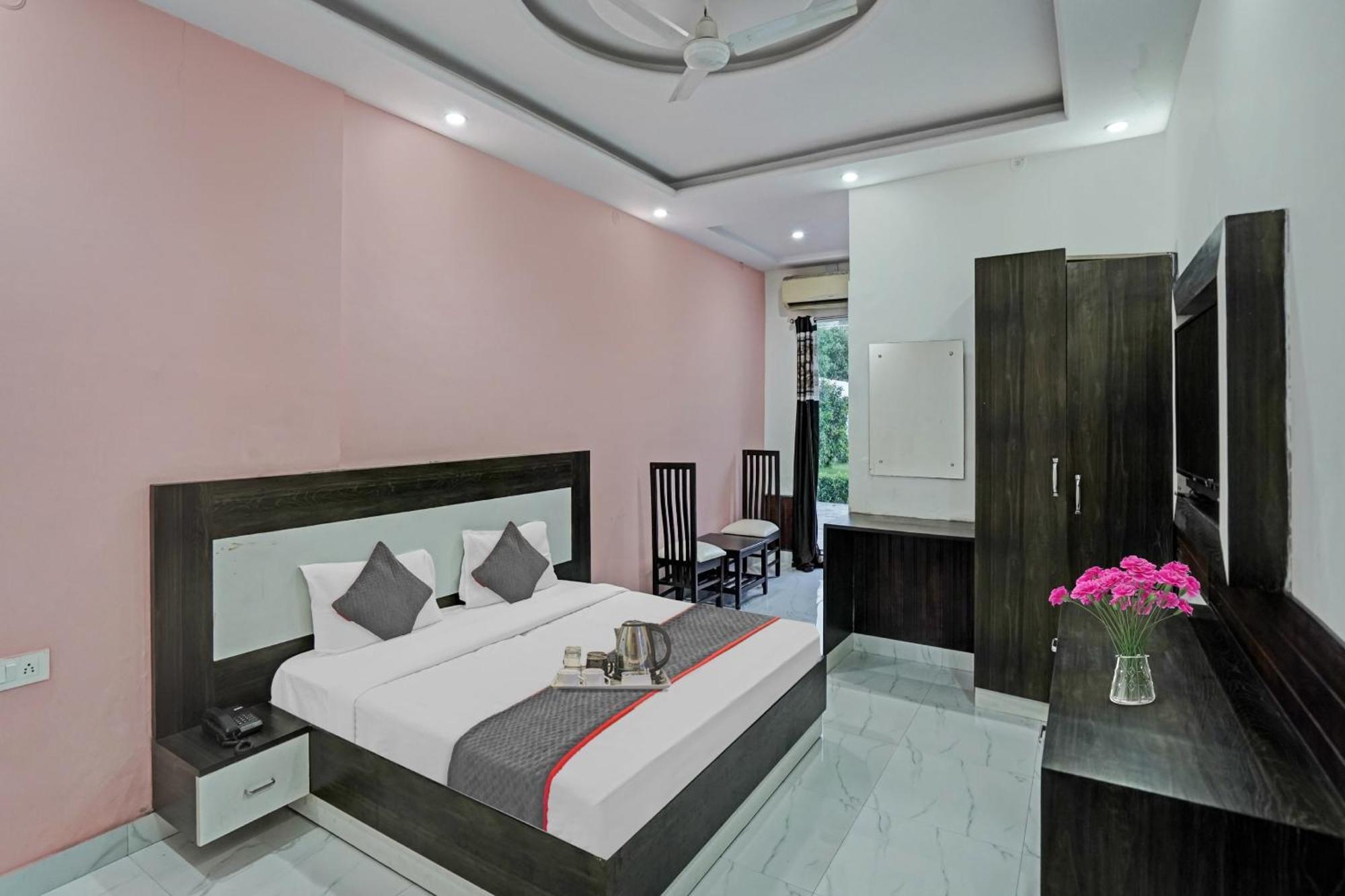 Collection O Rajvanshi Paradise คูร์เคาน์ ภายนอก รูปภาพ